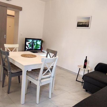 Deluxe Apartment Joia With Balcony On The Beach Bacvice, Free Parking, Old Town, Near Ferry Port Split Eksteriør billede