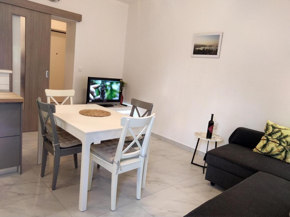Deluxe Apartment Joia With Balcony On The Beach Bacvice, Free Parking, Old Town, Near Ferry Port Split Eksteriør billede